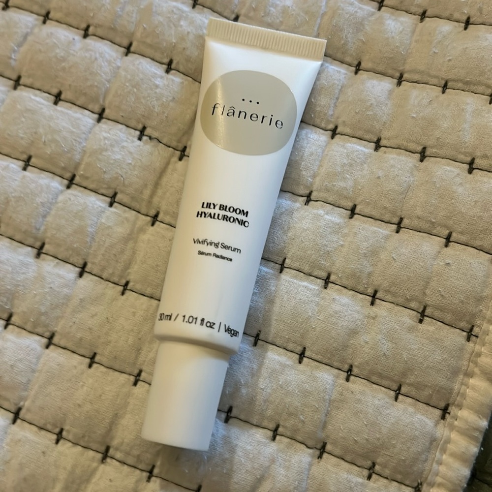 Flanerie Lily Bloom Hyaluronic Vivifying Serum